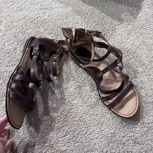 Born BOC Brown Faux Leather Gladiator Flats Sandals Women's Size 8 Open Toe